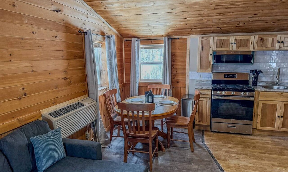 Hammond Cabin | Pine and Paddle Cottage on Black Lake