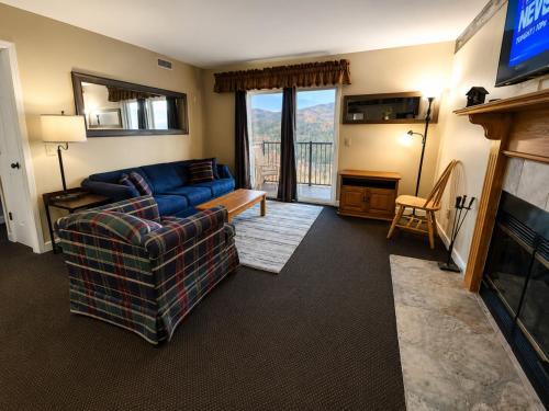 Gatlinburg - Pigeon Forge House | Pool and Hot Tub with Smoky Mountain View N Gatlinburg