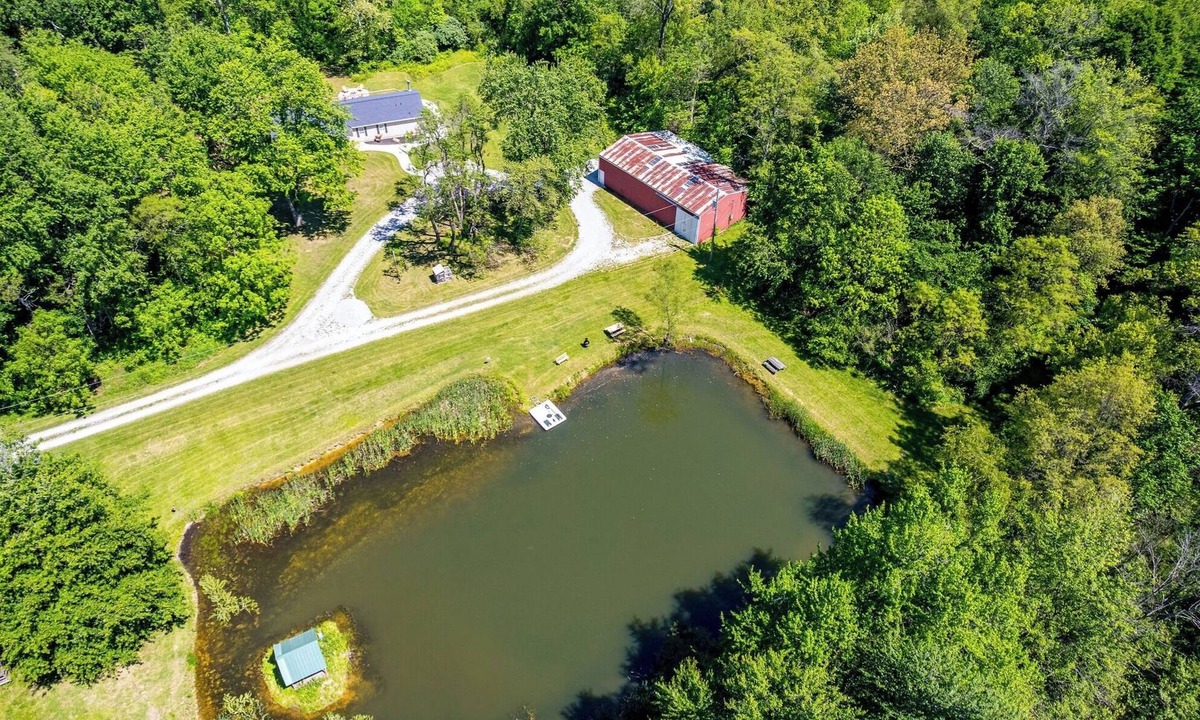Sardinia House | Private 20-Acre Luxury Getaway with Hot Tub & Pond