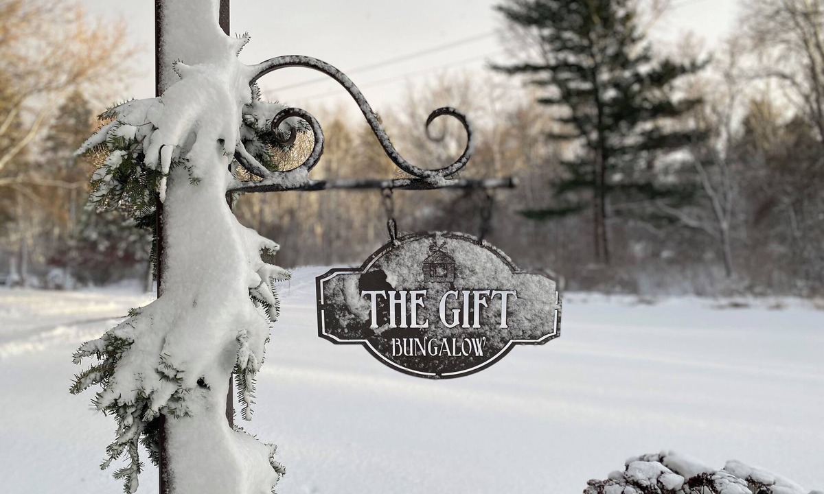 Clinton House | Quaint, 102 year old bungalow nestled in woods-close to amenities.