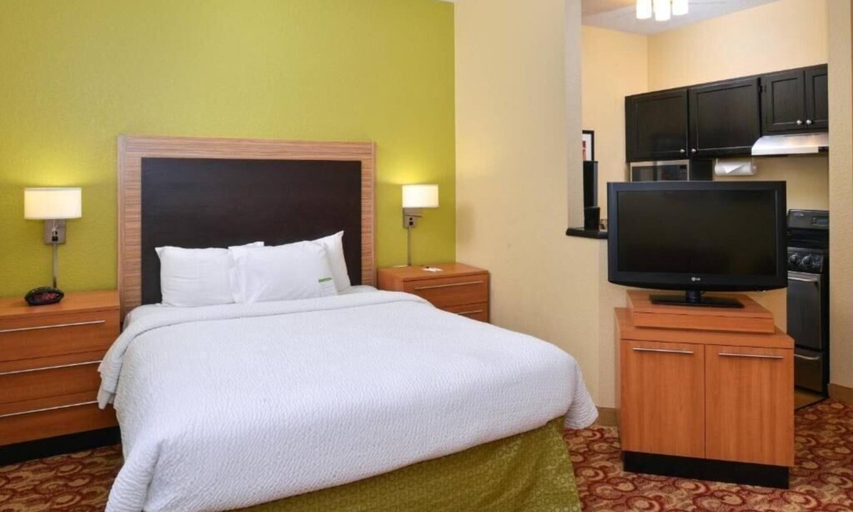 Doral Apartment | Queen Studio Near Clover Systems LLC MIA