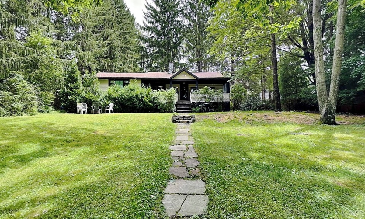 McHenry House | Simpson's Sanctuary | Pet Friendly, Lakefront!