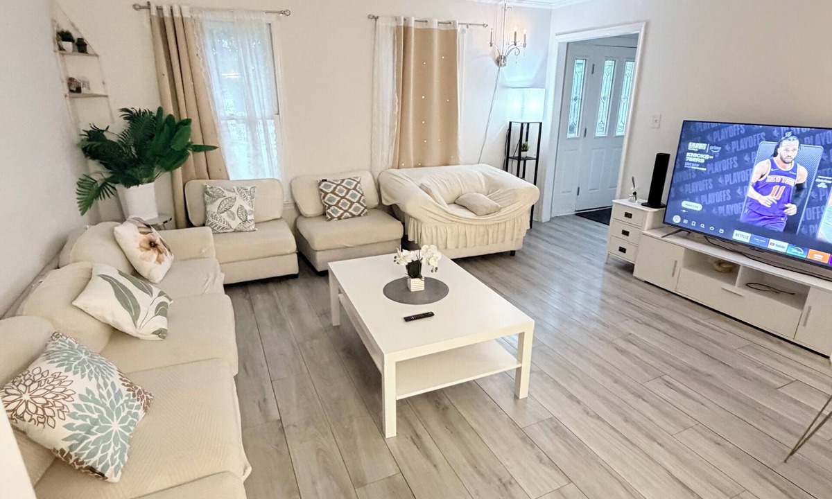 Calverton House | Spacious 5-bedroom 11 beds house in Near DC
