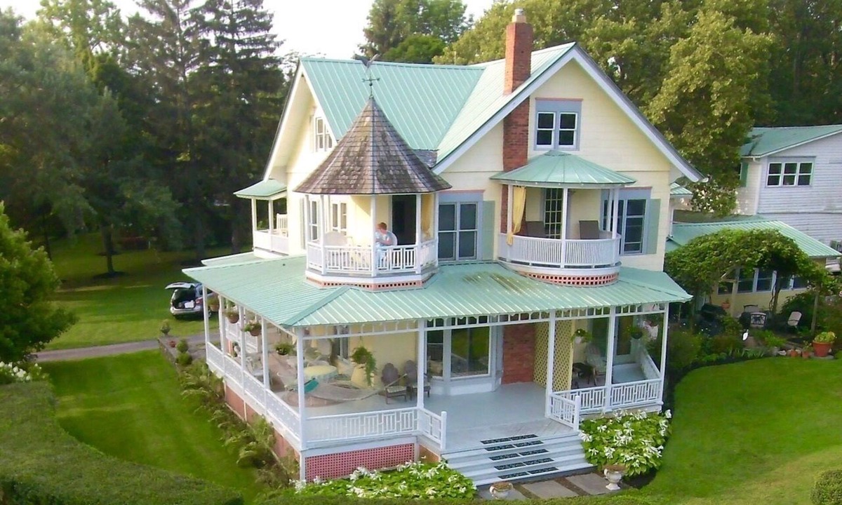 Sheldrake House | Spacious 6-bedroom house on Cayuga Lake in the heart of the Finger Lakes!
