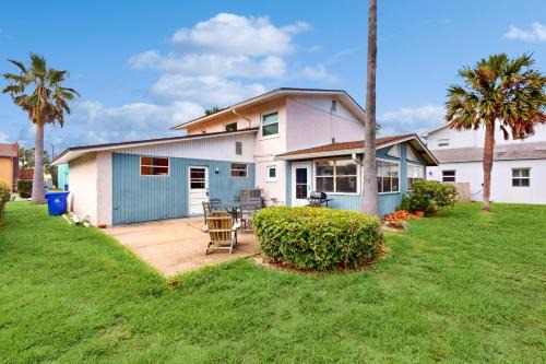 Vilano Beach House | Spacious Seaside Cottage w/Sunroom – 1-Minute Walk to Vilano Beach