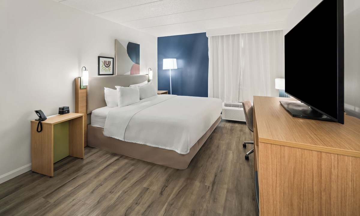 Waldorf Hotel | Spark by Hilton Waldorf