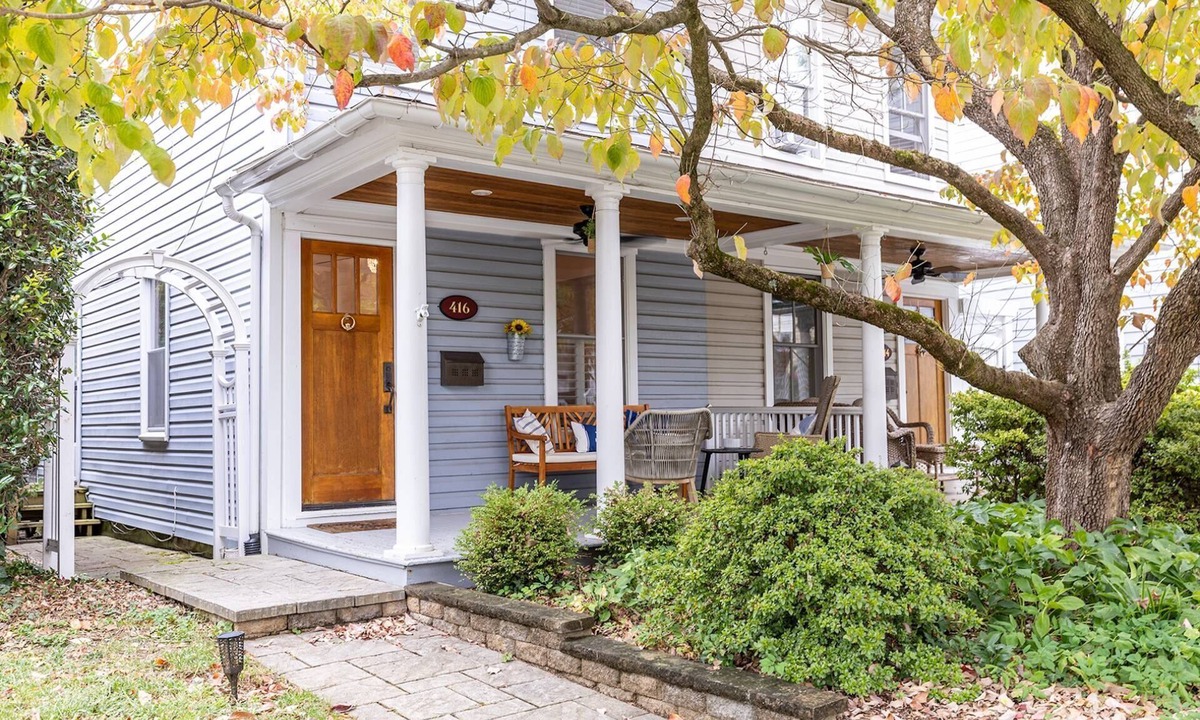 Eastport House | Steps to Marinas & Shops w Parking in Eastport