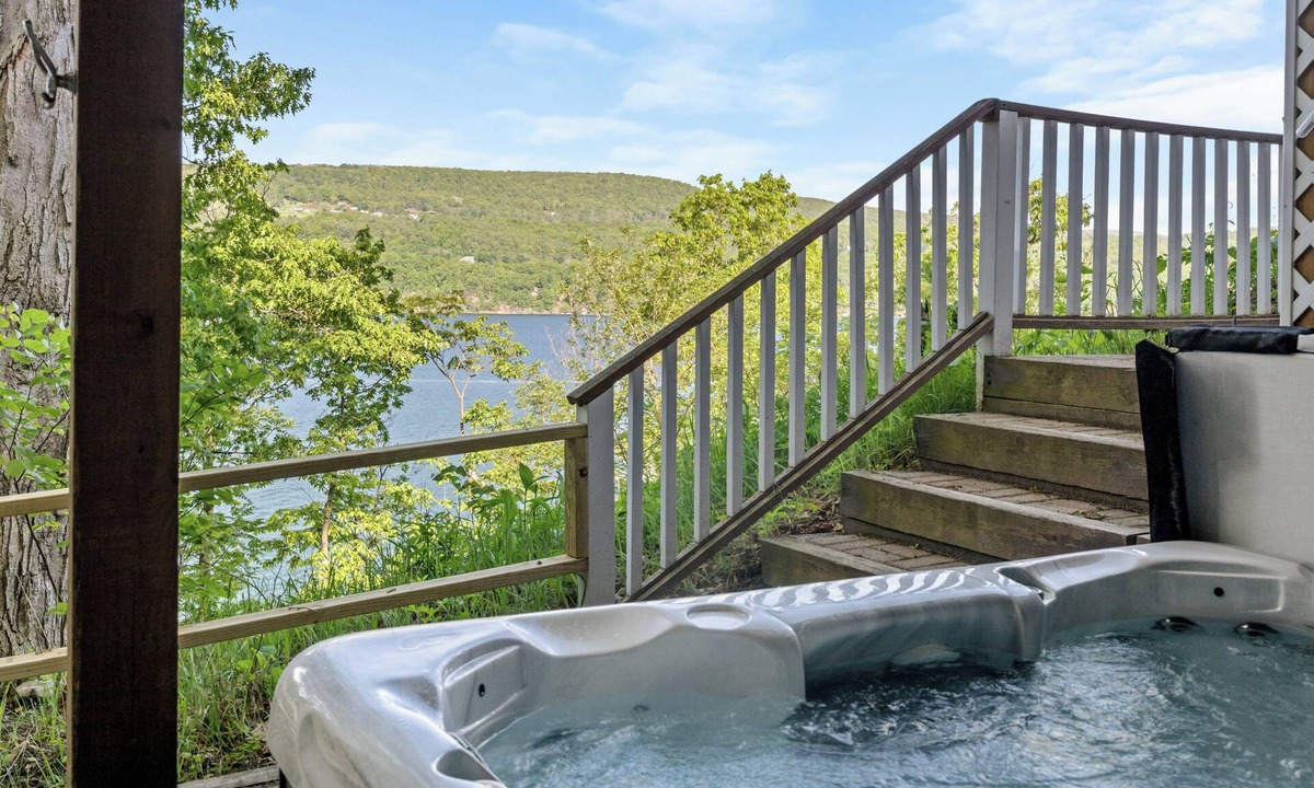 Middlesex House | The Overlook: Unforgettable Sunsets | Hot Tub | Sweeping Lake Views