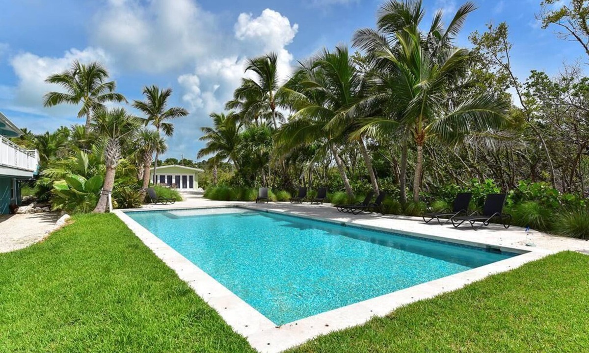 Islamorada House | Turtle Cove: Stunning 7-bedroom home in Islamorada with a private pool and open water views.