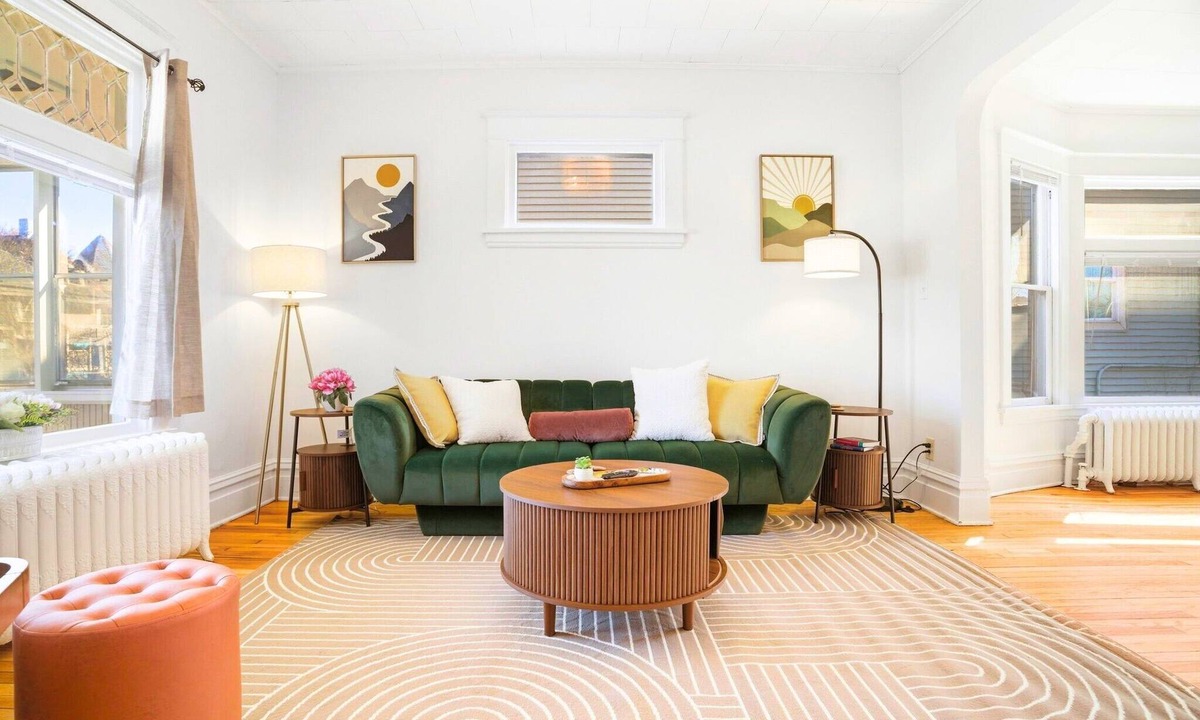 Summit - University House | Vintage Hideaway 3-BDR Home Near Summit & Grand, 5 min to Macalester, 15 to MSP