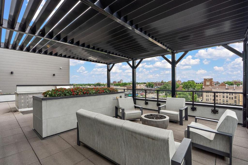 Downtown Minneapolis Apartment | W603 Luxury 2 Bedroom Top Floor Condo In DT Minneapolis, Minutes From Minneapolis Convention Center & US Bank Arena