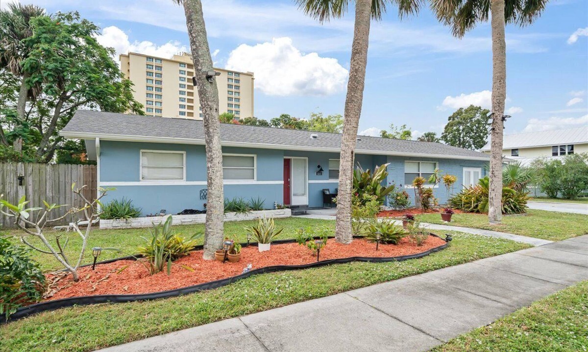 Historic Downtown Melbourne House | Walk to Downtown, 3 Bedrooms, 2 Bath, Family Friendly House