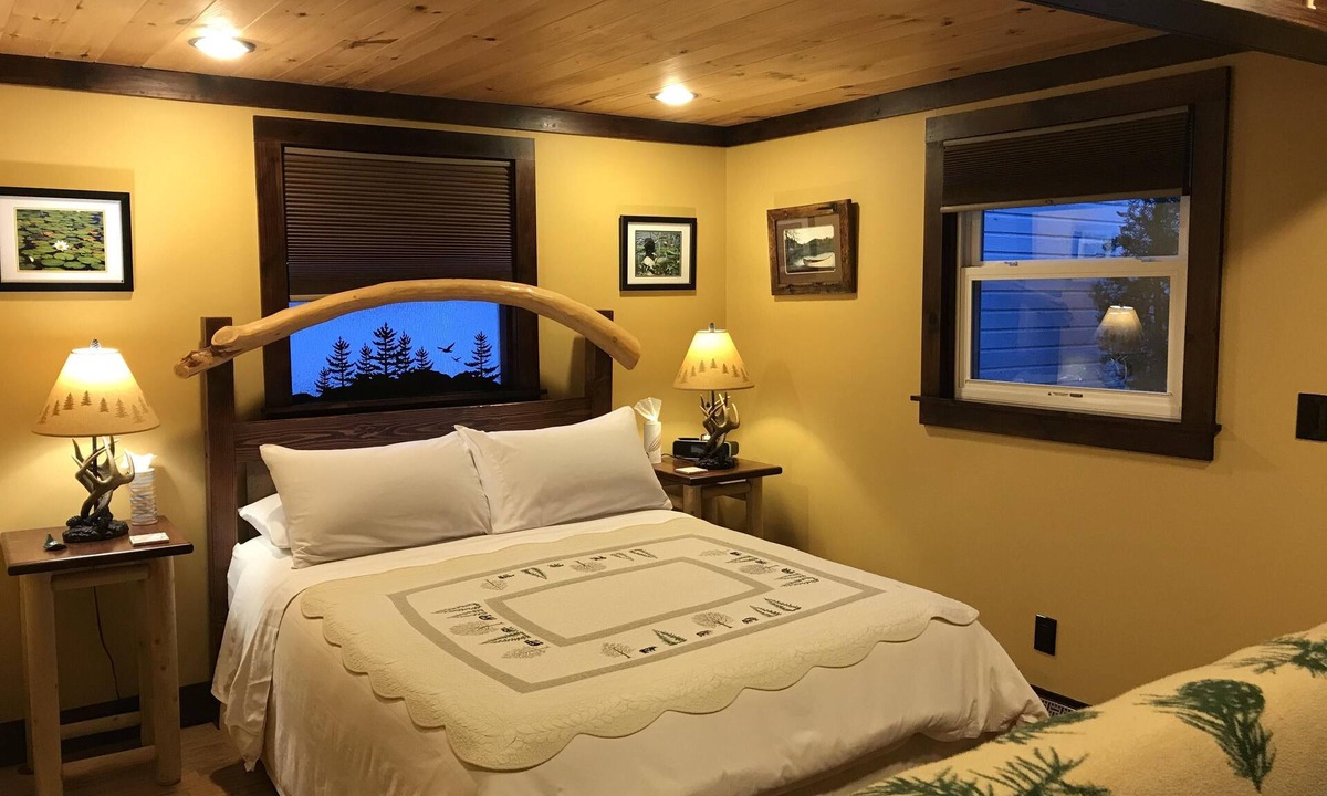 Clinton House | Walkable private suite in the heart of the village of Clinton, NY. 13323