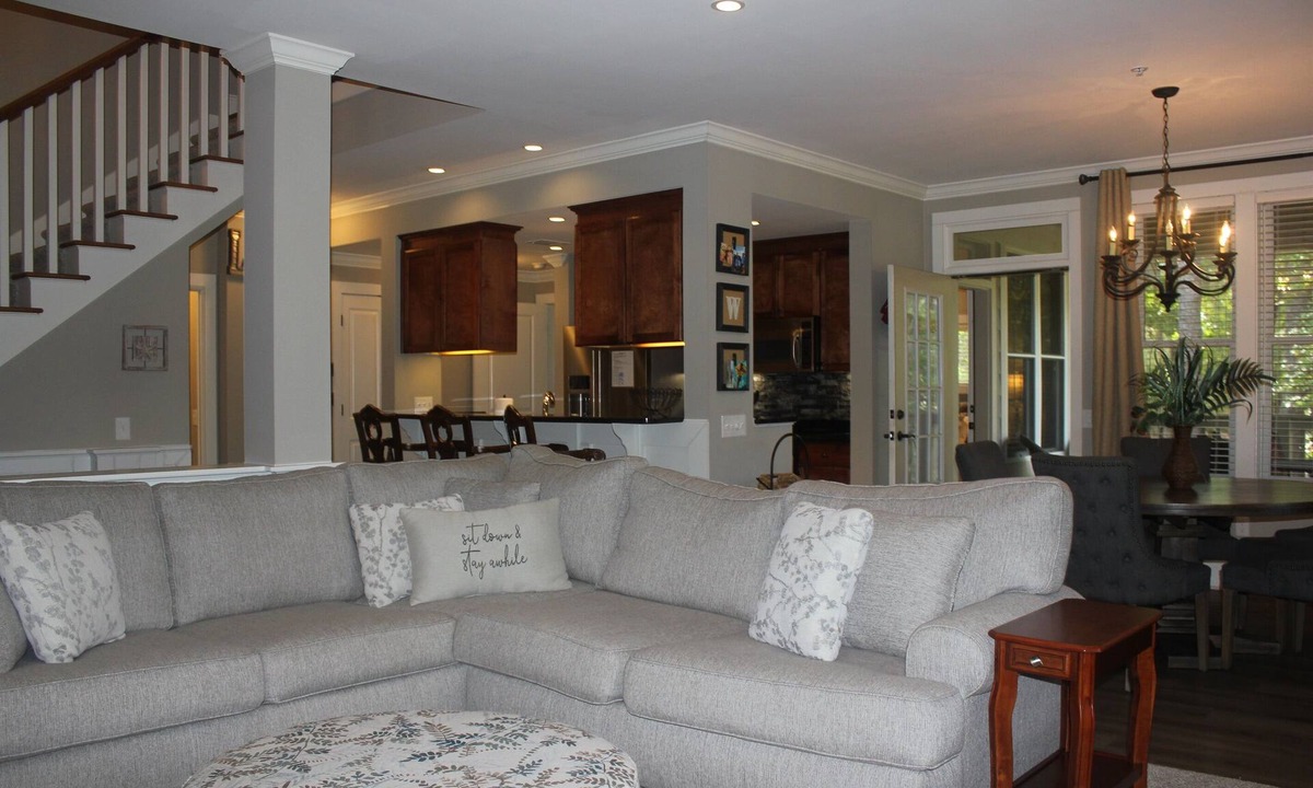 Greensboro Condo | WOW! 30% Off Until Oct. 1st | Walk to Ritz, Golf Front, 3 King Beds, Book Now