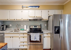 Amazing Suite in Oceanside Building w/Shared Pool, Private Washer/Dryer, WiFi