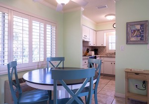 Anna Maria Beach Place #6. Directly Across Street From The Beach With Pool.