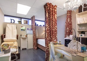 Family Adventure! Four Comfy Units! Pool, Breakfast, Shuttle