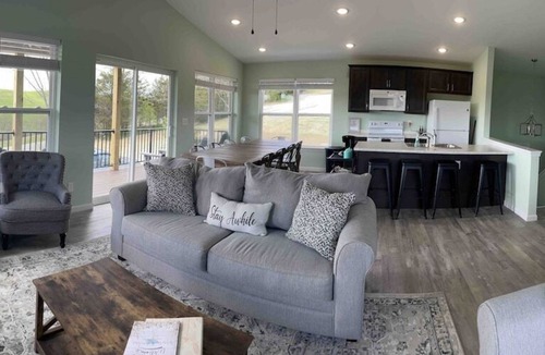 Williamstown House | 100 Acre Relaxing Retreat Near ARK- The Woodlands