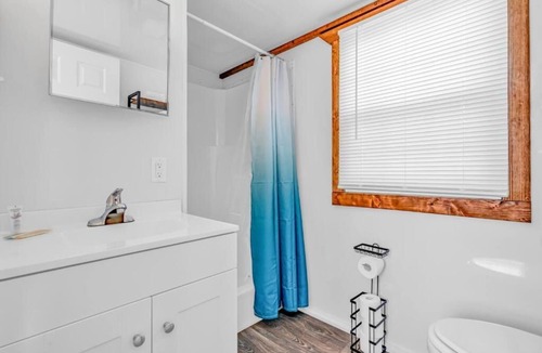 Key Colony Beach Cabin | 2/1 The Dolphin Aqua Lodge with Cabana Club Benefits