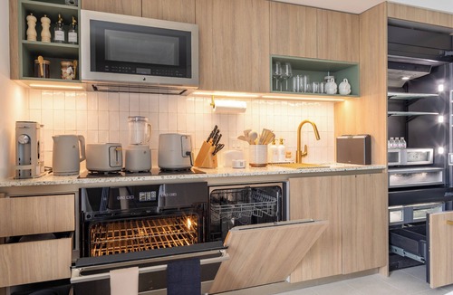Downtown Miami Condo | 3701 - Kaseya Center 2 Bedroom Modern Apt with Pool & Gym in Downtown Miami