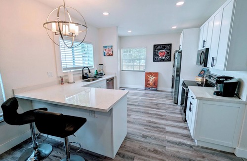 Liberty City House | 5-15 minutes to EVERYTHING Wynwood and Miami! Your urban oasis awaits!