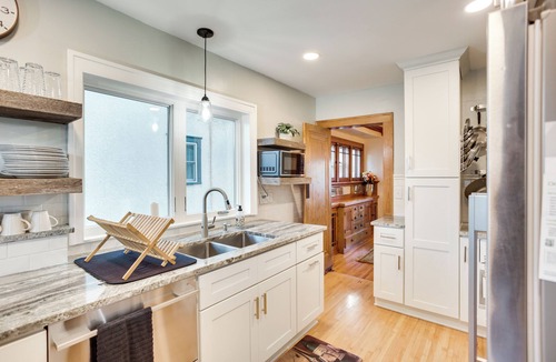 Regina Cottage | 5 Mi to Mall of America: South Minneapolis Home