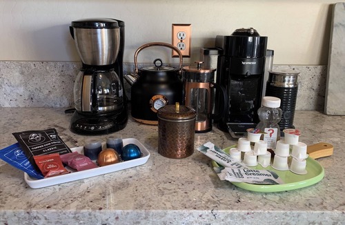 Peoria House | 5min Spring Training-Sauna, Pool, Dog Kid friendly, Fitness rm, Stacked kitchen