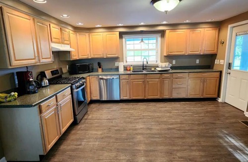 Franklin Springs House | A beautiful 6-bedroom farmhouse in the countryside of Frankfort, NY.