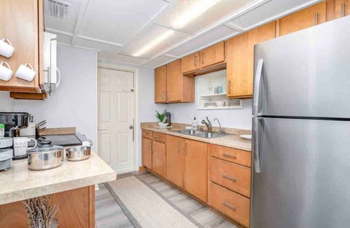 Varnum Park House | A Hidden Gem in the Heart of Eau Gallie, pickleball or enjoy the pool sleeps 18