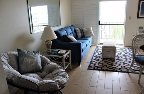 Midtown Ocean City Condo | Adorable, highly-amenitized 1-bedroom oceanfront condo with free WiFi, HBO, and an outdoor pool located steps from the beach!