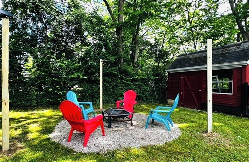 Williamsburg House | AFORDABLE & CHARMING HOME - Enjoy Urban Life & Nature! Hike, Bike, Shop & Dine!