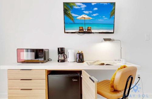 Hallandale Beach Hotel | Amazing Studio Near the Beach