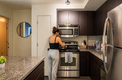 Evans Churchill Apartment | Arts District Access | Balcony, Pool & Parking