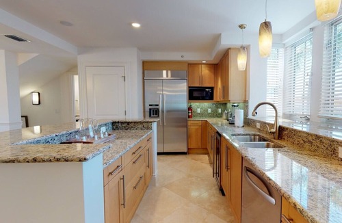 Marathon House | Balcony Dining Space & Roof Top Deck- Marlin Bay