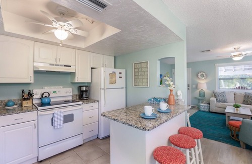 Holmes Beach House | Beach Breeze Hideaway 2 Bedroom Villa by RedAwning