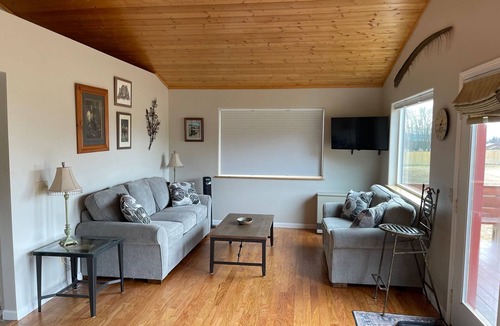 Kachemak House | Bear Canyon Cottages - Garden House
