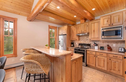 Fraser House | Bear Pause | Pet Friendly | Private Hot Tub | Mountain Cabin