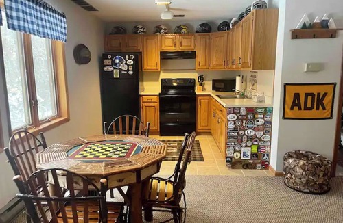 North Pole House | Beautiful 5-bedroom home in Lake Placid - Moongate Lodge
