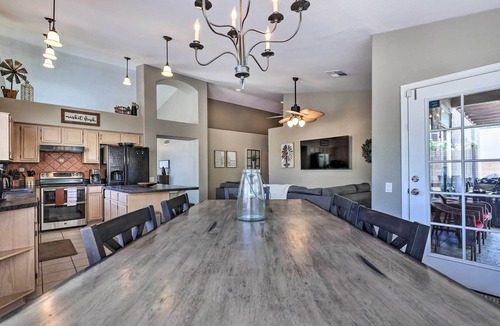 Mountain Crest Cottage | Beautiful Backyard: Comfortable Phoenix Getaway!