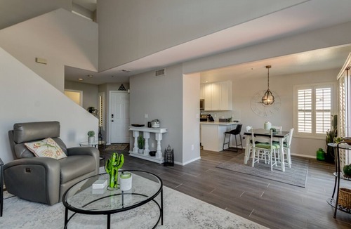 The Islands House | Beautiful, Newly Remodeled & Fully Furnished Townhouse on the Water!