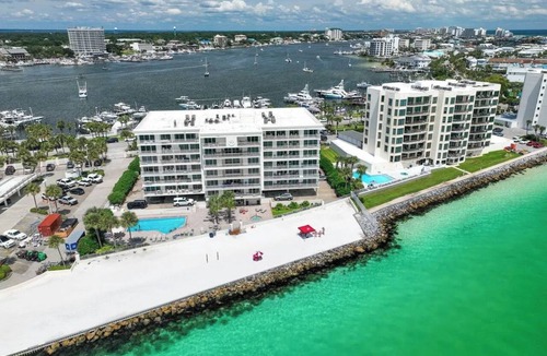 Holiday Isle Condo | BEST VIEWS IN DESTIN! WATERFRONT, 4 BDR, BEACH, POOL, HOT TUB, BOAT SLIP