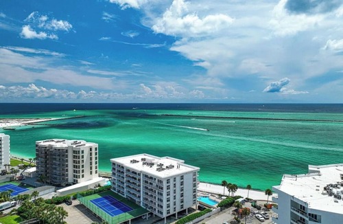 Holiday Isle Condo | BEST VIEWS IN DESTIN! WATERFRONT, 4 BDR, BEACH, POOL, HOT TUB, BOAT SLIP