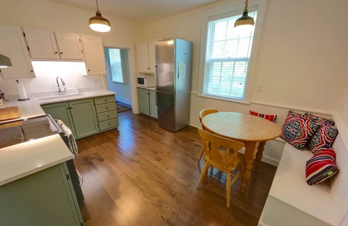 Drummond-North Elmsley House | Beveridges Lockmaster’s House | Historic Waterfront Retreat