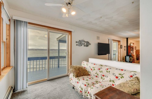 Town of Ledyard Cottage | Boat, Grill & Unwind: Lakefront Cayuga Home!