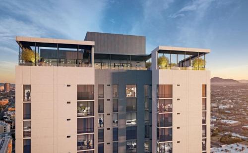 Evans Churchill Apartment | Boulevard Stays Modern Highrise STU Sky Pool Parking Gym 14