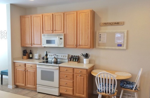 Ocean View House | Bright, Spacious End Unit OWNER MANAGED Rowhome Steps Away From All Amenities!