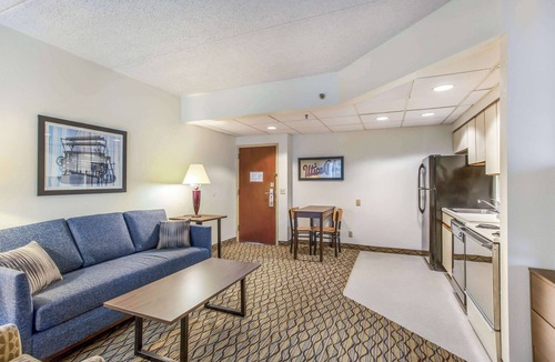 New Hartford Hotel | Burrstone Inn, an Ascend Collection Hotel