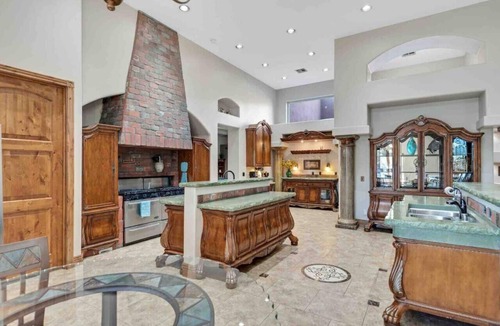 Glendale House | Castle Experience! U · Castle Experience! Ultimate entertainment getaway!