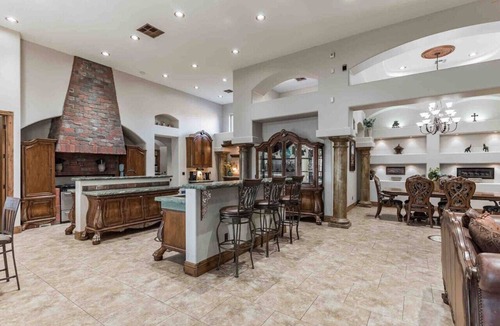 Glendale House | Castle Experience! U · Castle Experience! Ultimate entertainment getaway!
