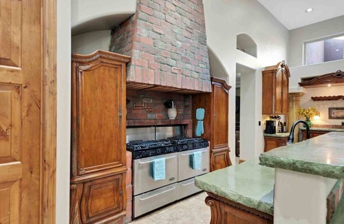 Glendale House | Castle Experience! U · Castle Experience! Ultimate entertainment getaway!